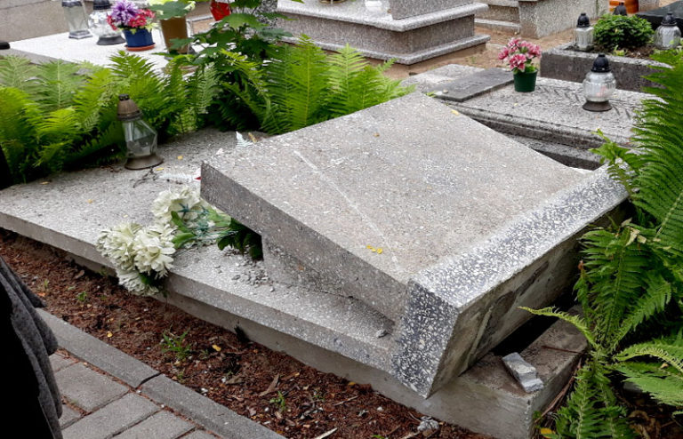 Zniszczył kilkanaście nagrobków na cmentarzu w Grudziądzu. Jest już w rękach policji