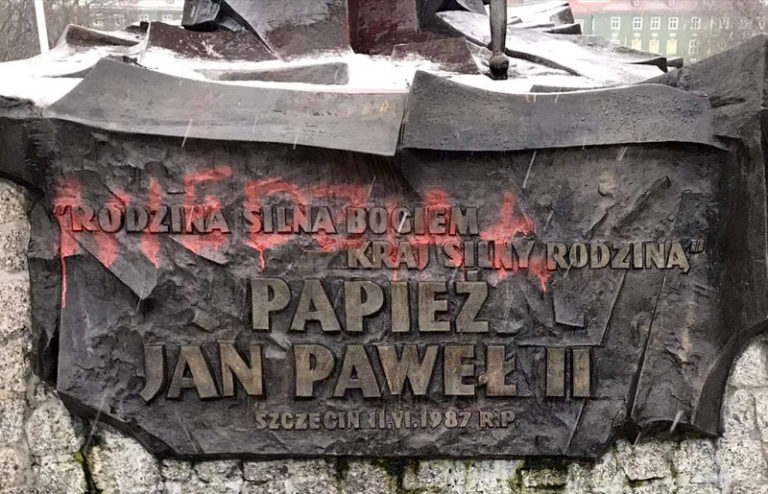 W Szczecinie zdewastowano pomnik Jana Pawła II