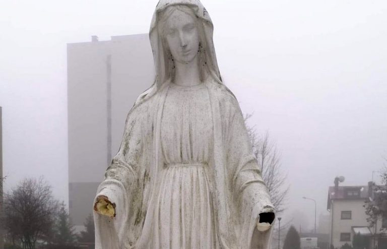 Odłupano dłonie figurze Matki Bożej w Częstochowie!