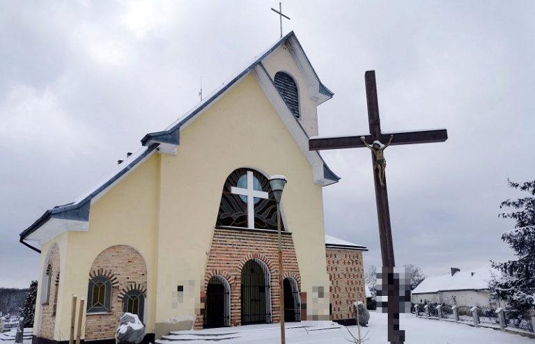 Pomalował elewację kościoła Matki Bożej Częstochowskiej i krzyż