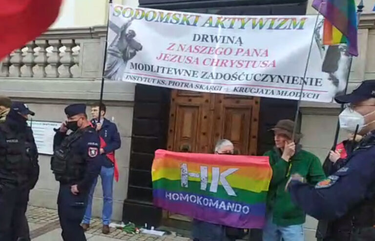 „Babcia Kasia” do policjantki: Zdziro! Do obrońcy kościoła: Ten k…s! Kolejna prowokacja  aktywistów LGBT i Antify pod kościołem Św. Krzyża