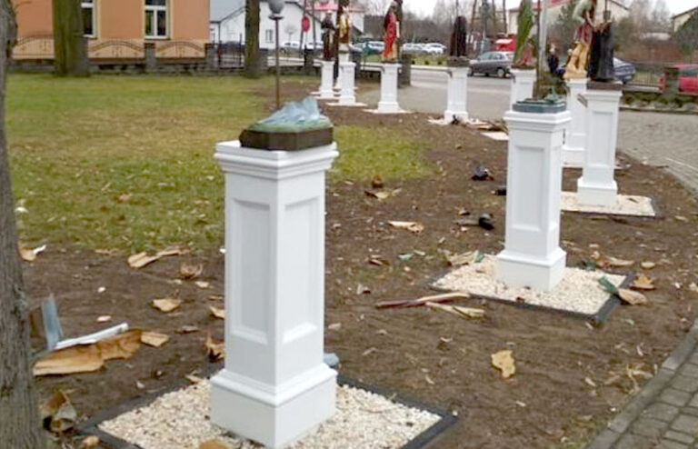 Zniszczono 22 z 23 figur świętych ufundowanych przez parafian na 100-lecie Niepodległości