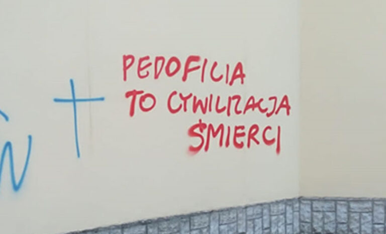 „Pedofilia to cywilizacja śmierci” – napis na kościele w Krakowie