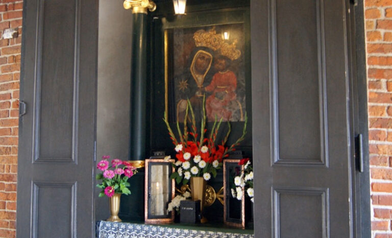 Zaatakował ołtarzyk z wizerunkiem Matki Bożej umieszczony w Bramie Floriańskiej