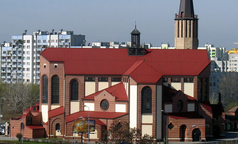 Aborcjoniści pomalowali kościół i pomnik Jana Pawła II