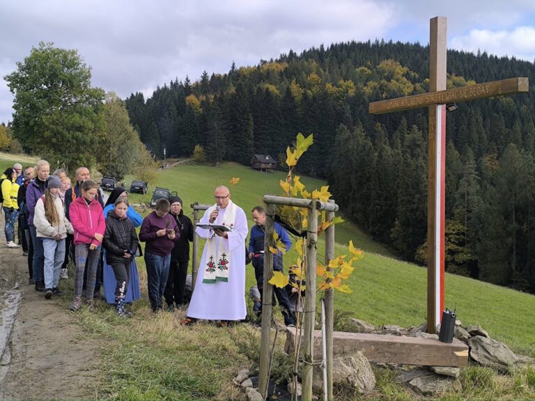 Rabka-Zdrój: Zniszczony krzyż zastąpił nowy